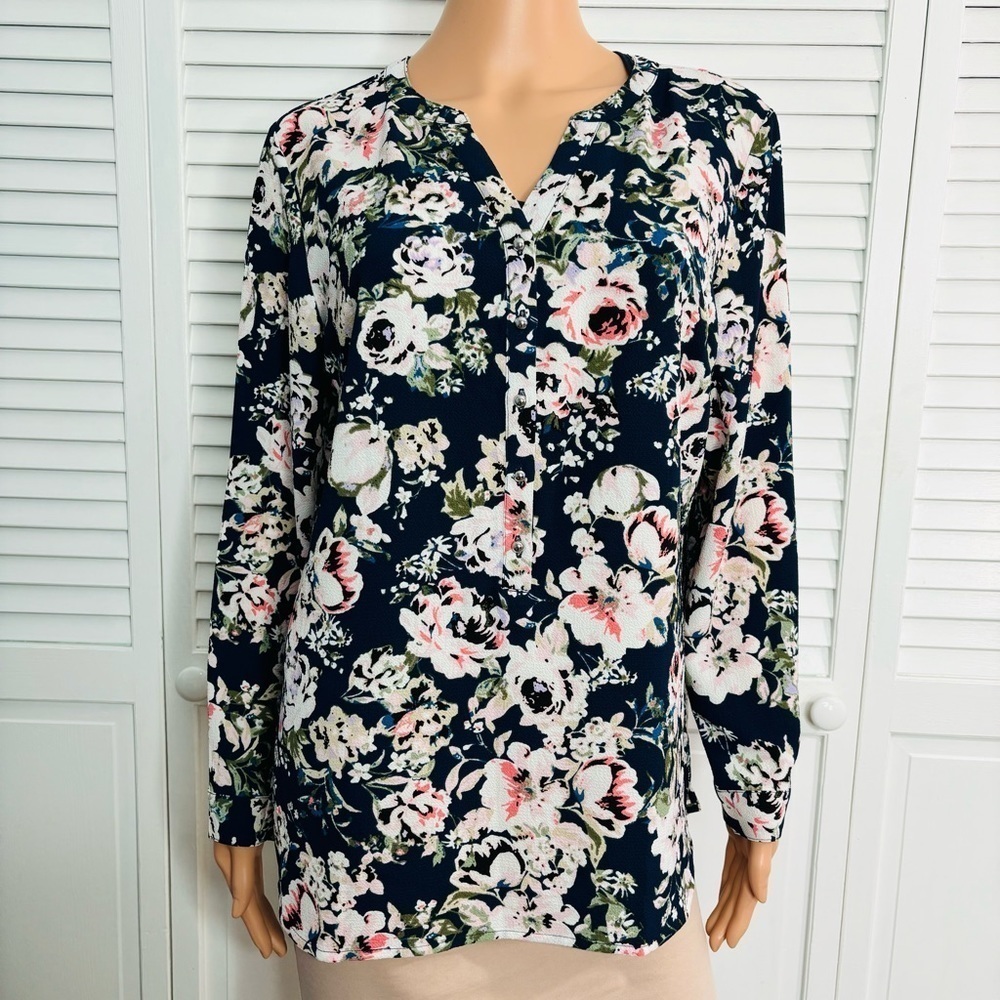 2/$25 ROZ & ALI Navy Blue Floral Blouse Size Medium